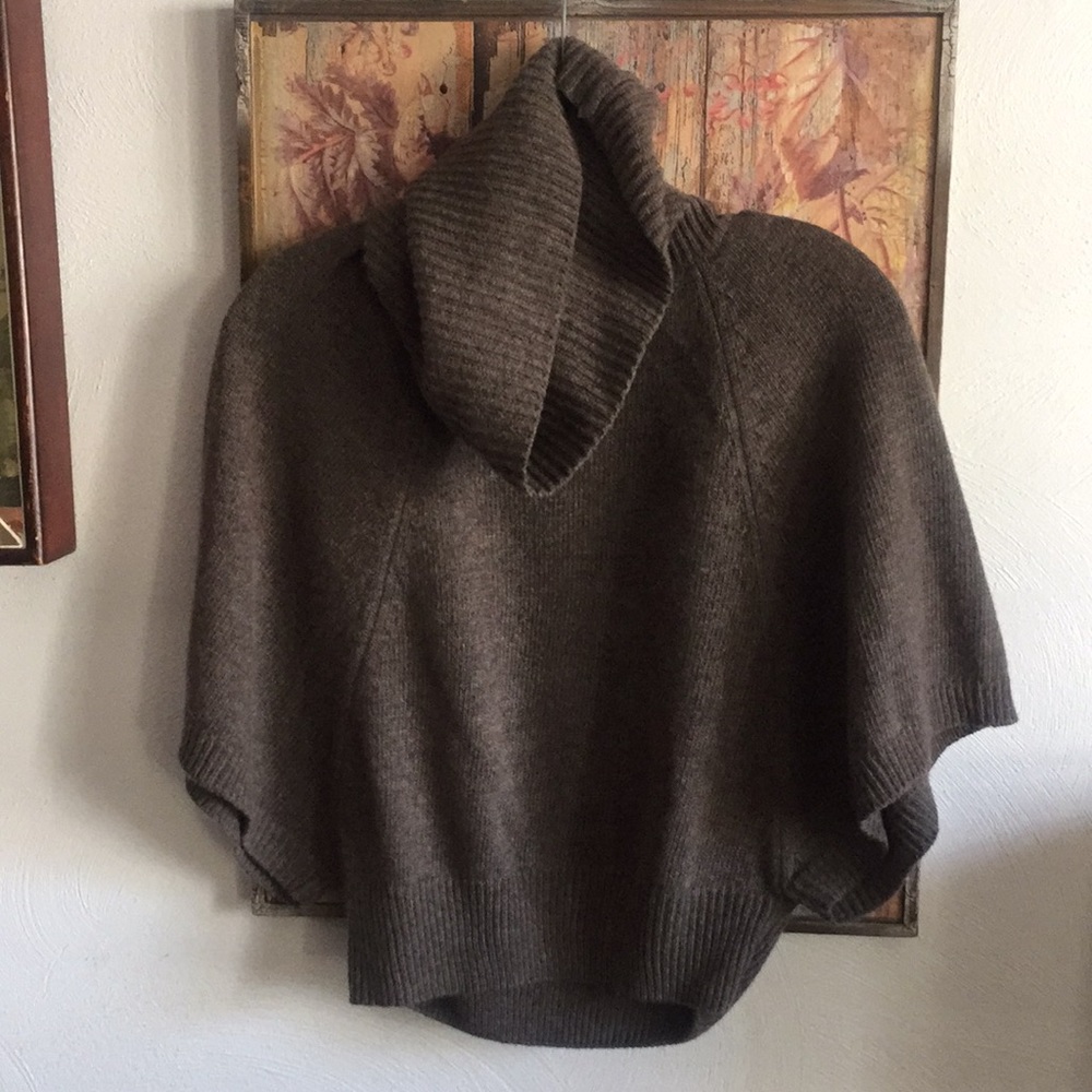 FOREVER 21 OVERSIZED SWEATER COZY CAPE STYLE SEMI CROP SWEATER TOP S